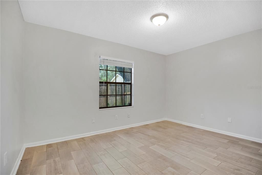 На продажу: $325,000 (3 спален, 2 ванн, 1201 Квадратных фут)