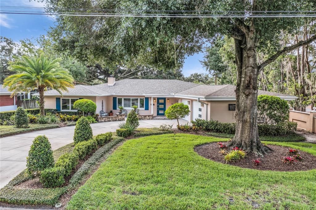 For Sale: $950,000 (3 beds, 3 baths, 2736 Square Feet)