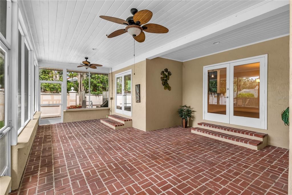 For Sale: $950,000 (3 beds, 3 baths, 2736 Square Feet)