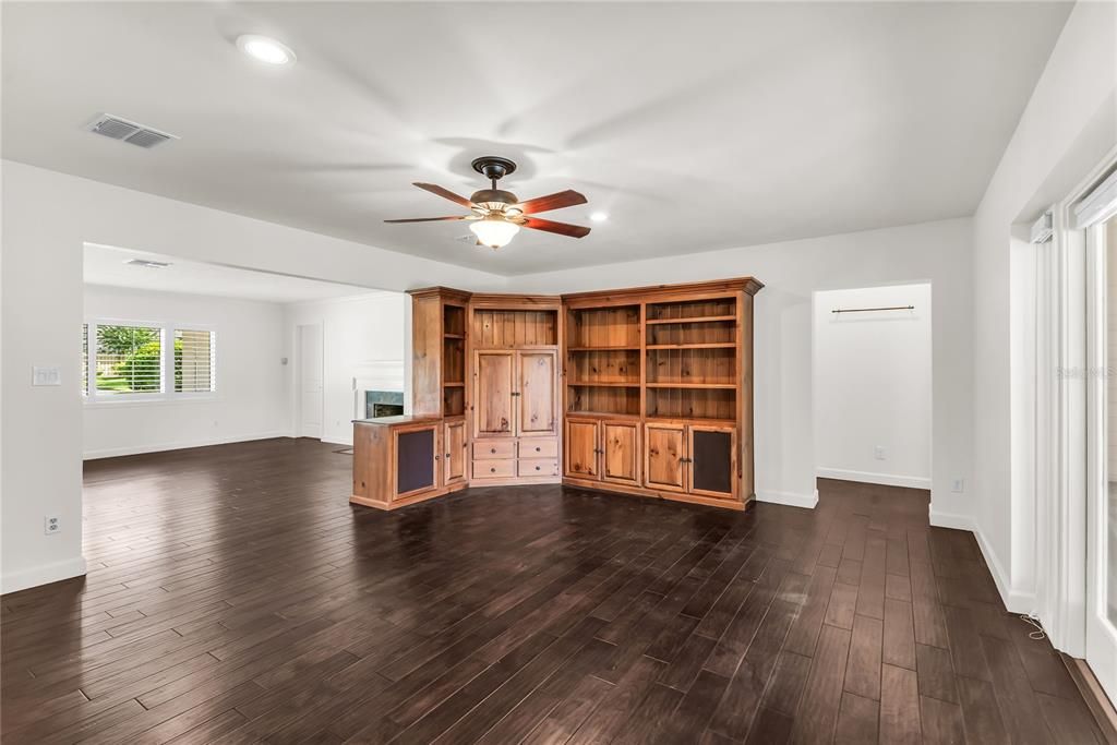 For Sale: $950,000 (3 beds, 3 baths, 2736 Square Feet)