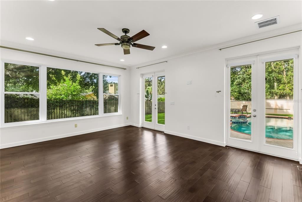 For Sale: $950,000 (3 beds, 3 baths, 2736 Square Feet)