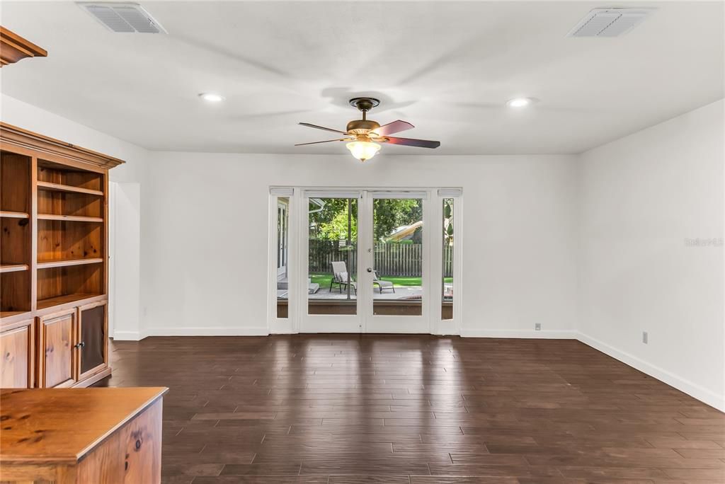 For Sale: $950,000 (3 beds, 3 baths, 2736 Square Feet)