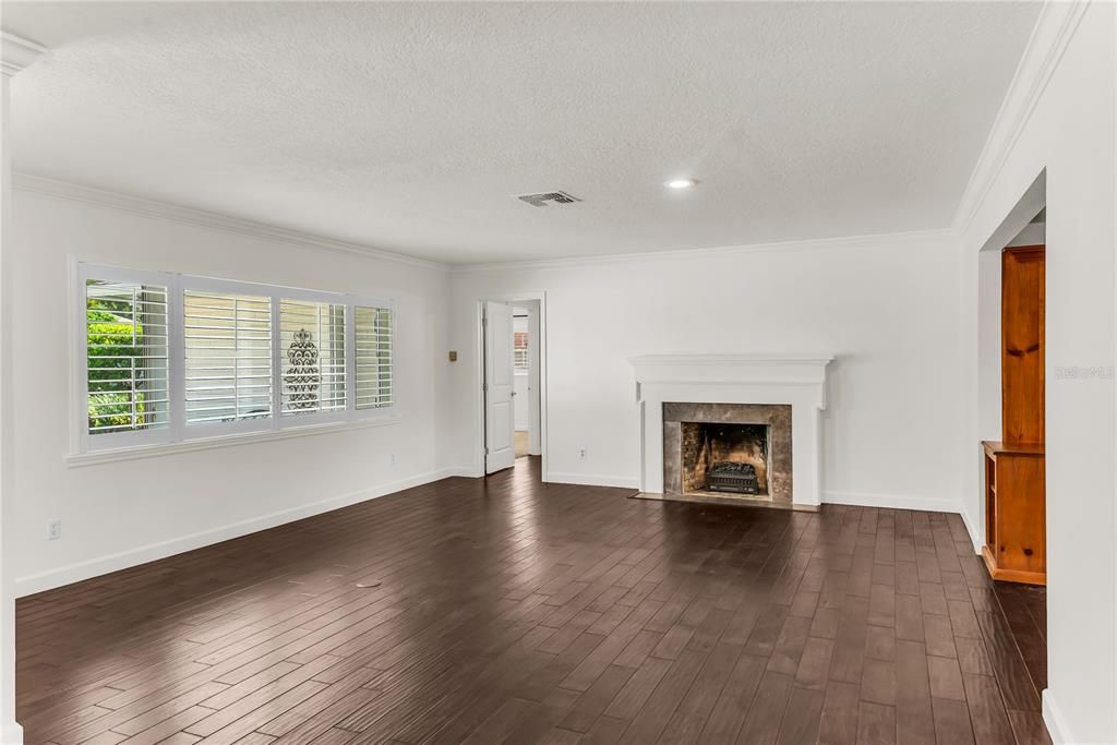 For Sale: $950,000 (3 beds, 3 baths, 2736 Square Feet)