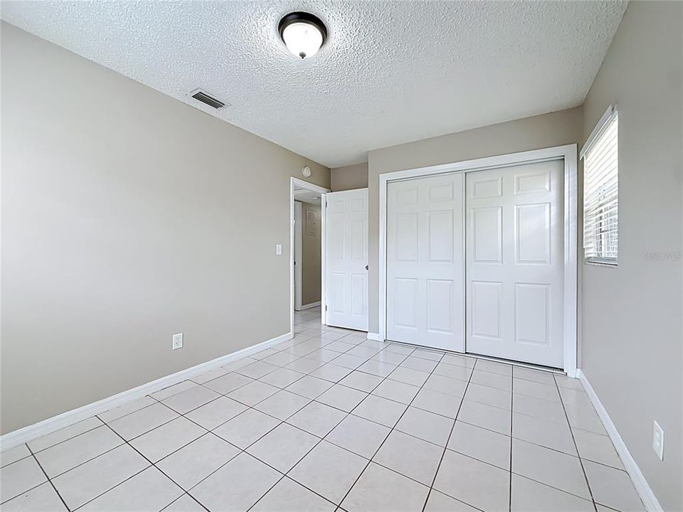 Activo con contrato: $325,000 (3 camas, 2 baños, 2378 Pies cuadrados)