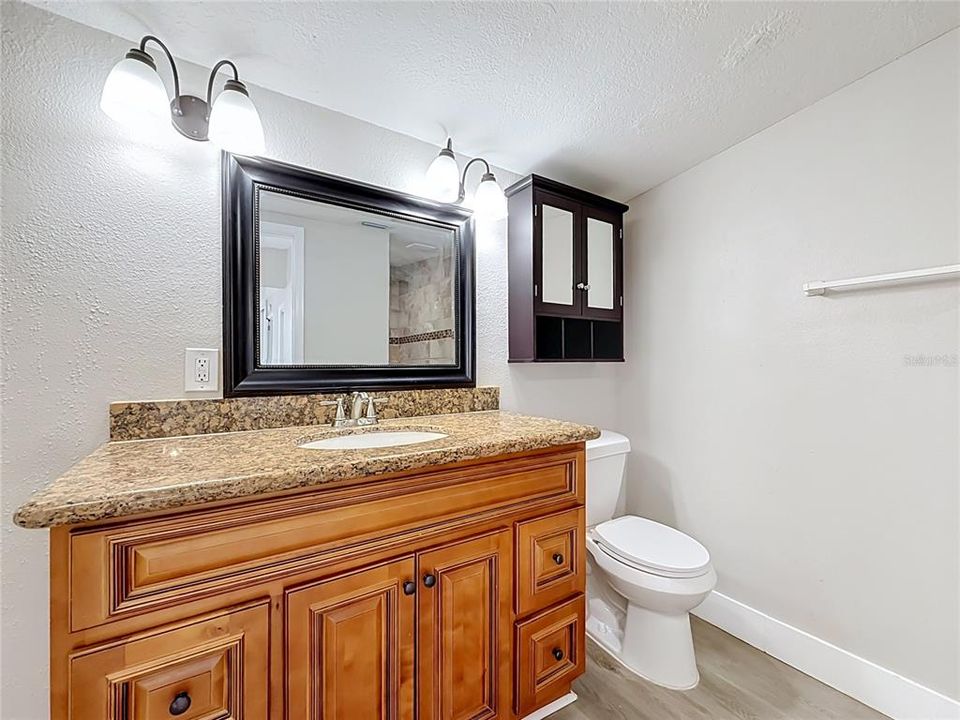 Activo con contrato: $325,000 (3 camas, 2 baños, 2378 Pies cuadrados)