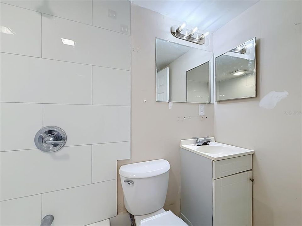 Activo con contrato: $325,000 (3 camas, 2 baños, 2378 Pies cuadrados)