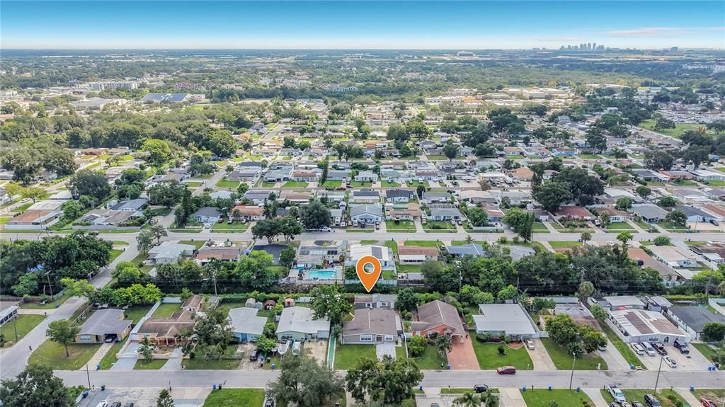 Activo con contrato: $325,000 (3 camas, 2 baños, 2378 Pies cuadrados)