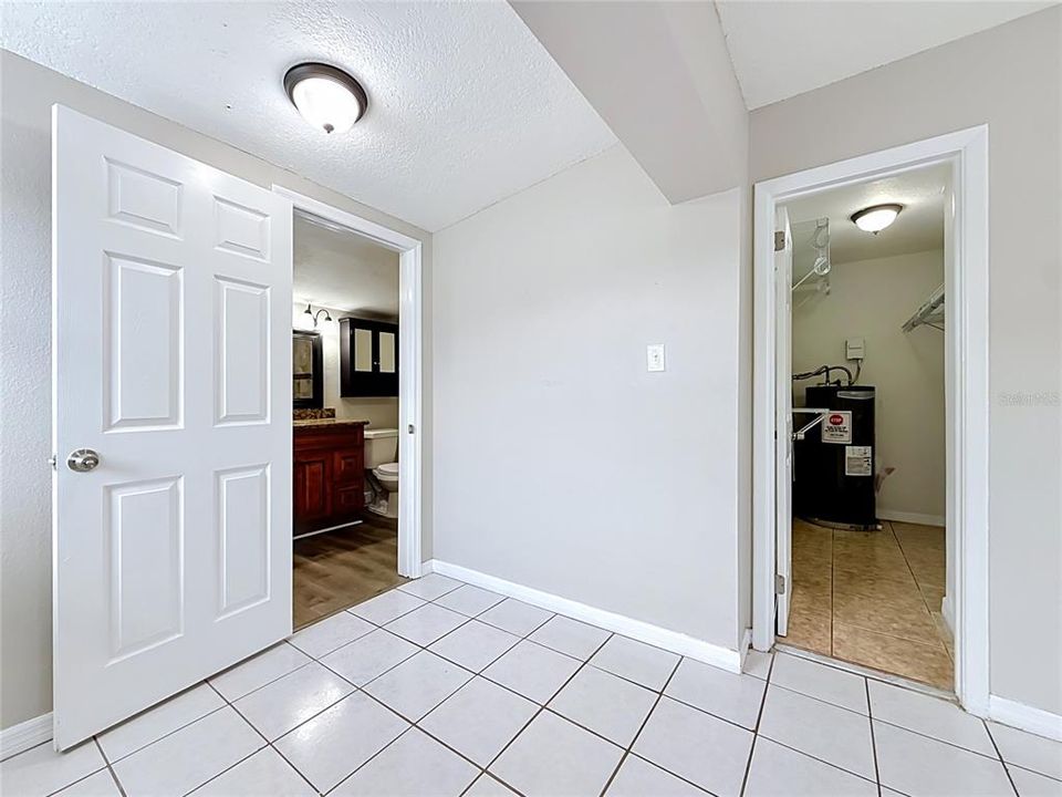 Activo con contrato: $325,000 (3 camas, 2 baños, 2378 Pies cuadrados)