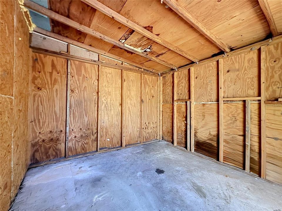 Activo con contrato: $325,000 (3 camas, 2 baños, 2378 Pies cuadrados)