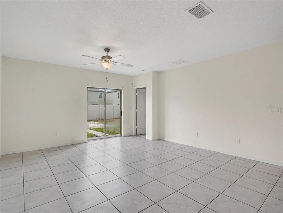 En Venta: $330,000 (5 camas, 2 baños, 2415 Pies cuadrados)