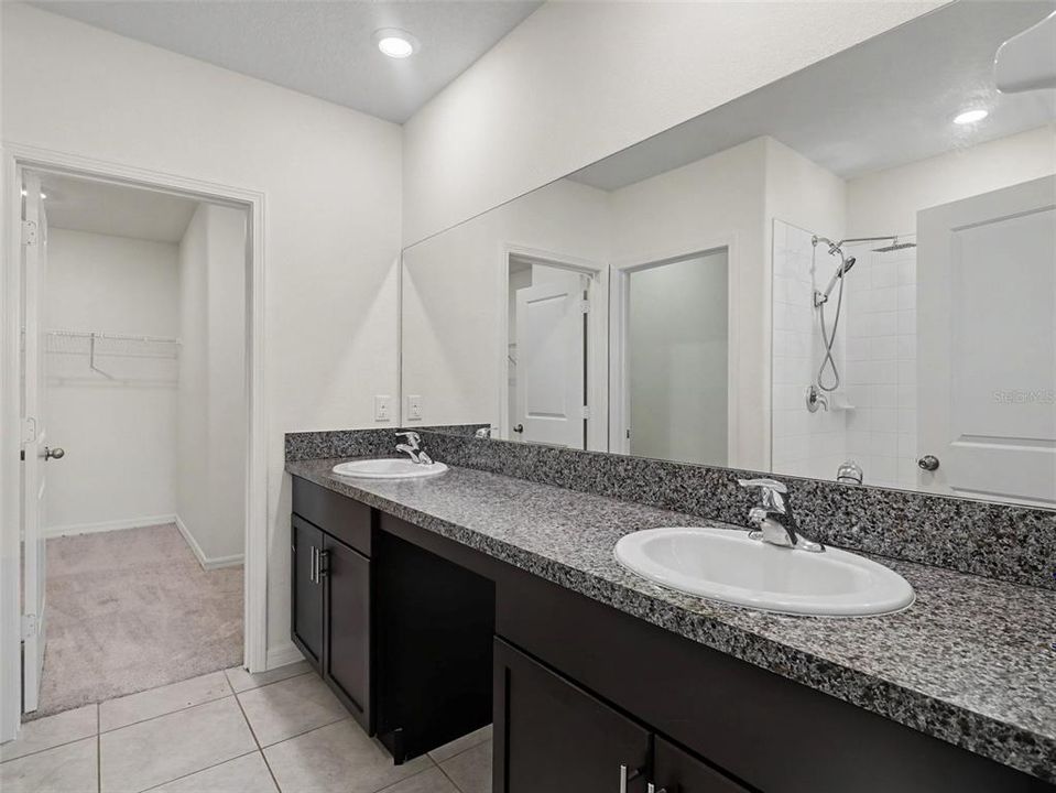 En Venta: $330,000 (5 camas, 2 baños, 2415 Pies cuadrados)