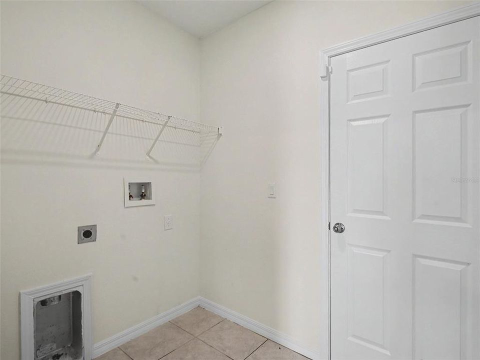 En Venta: $330,000 (5 camas, 2 baños, 2415 Pies cuadrados)