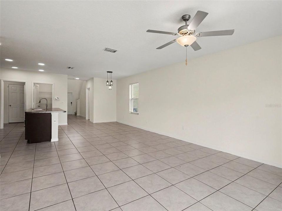 En Venta: $330,000 (5 camas, 2 baños, 2415 Pies cuadrados)