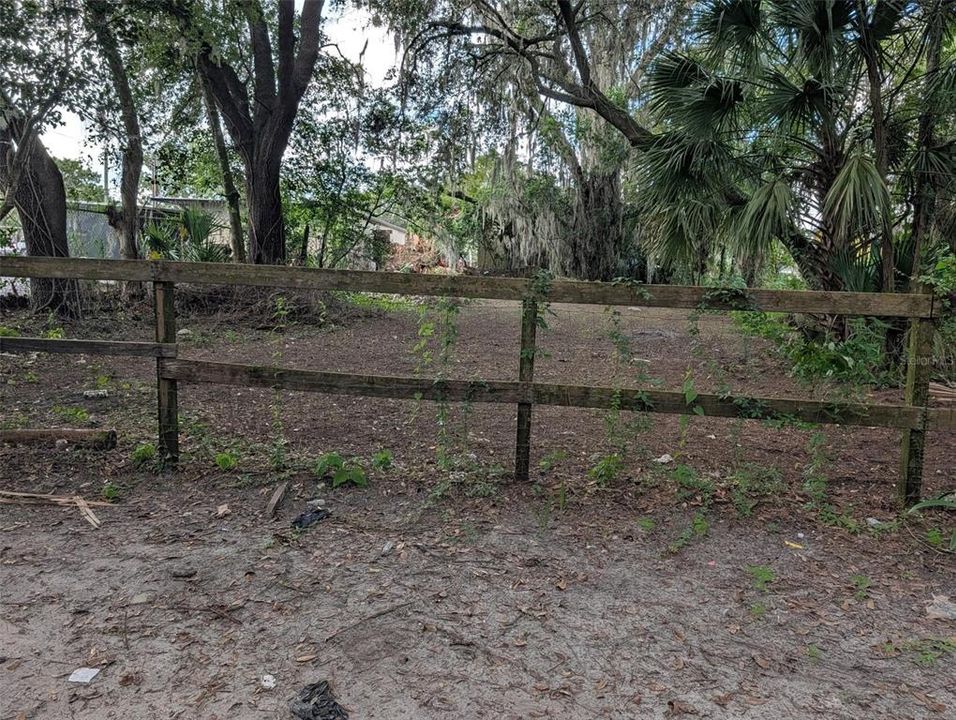 На продажу: $125,000 (0.12 acres)
