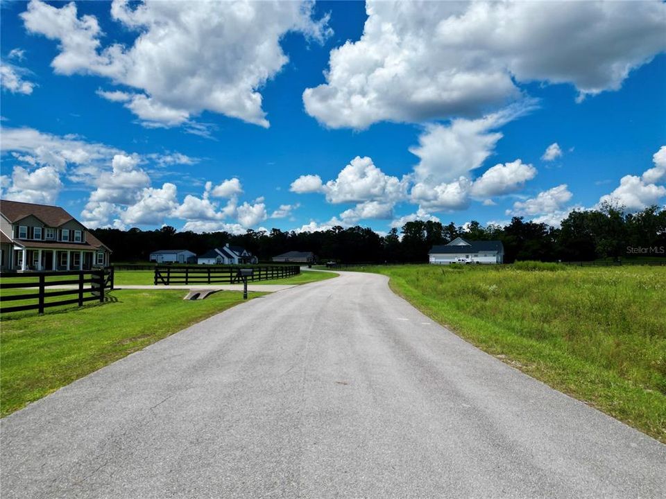 待售: $299,000 (5.24 acres)