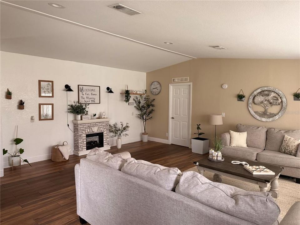 For Sale: $335,000 (4 beds, 2 baths, 2270 Square Feet)
