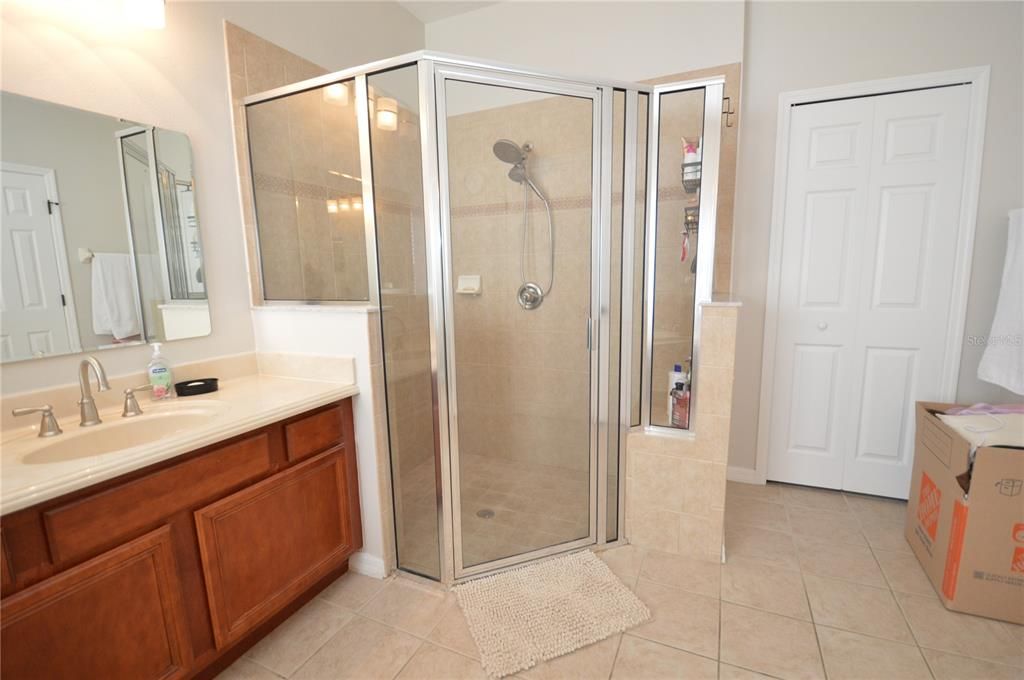 En Venta: $579,000 (5 camas, 4 baños, 3591 Pies cuadrados)