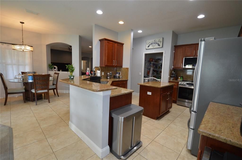 En Venta: $579,000 (5 camas, 4 baños, 3591 Pies cuadrados)