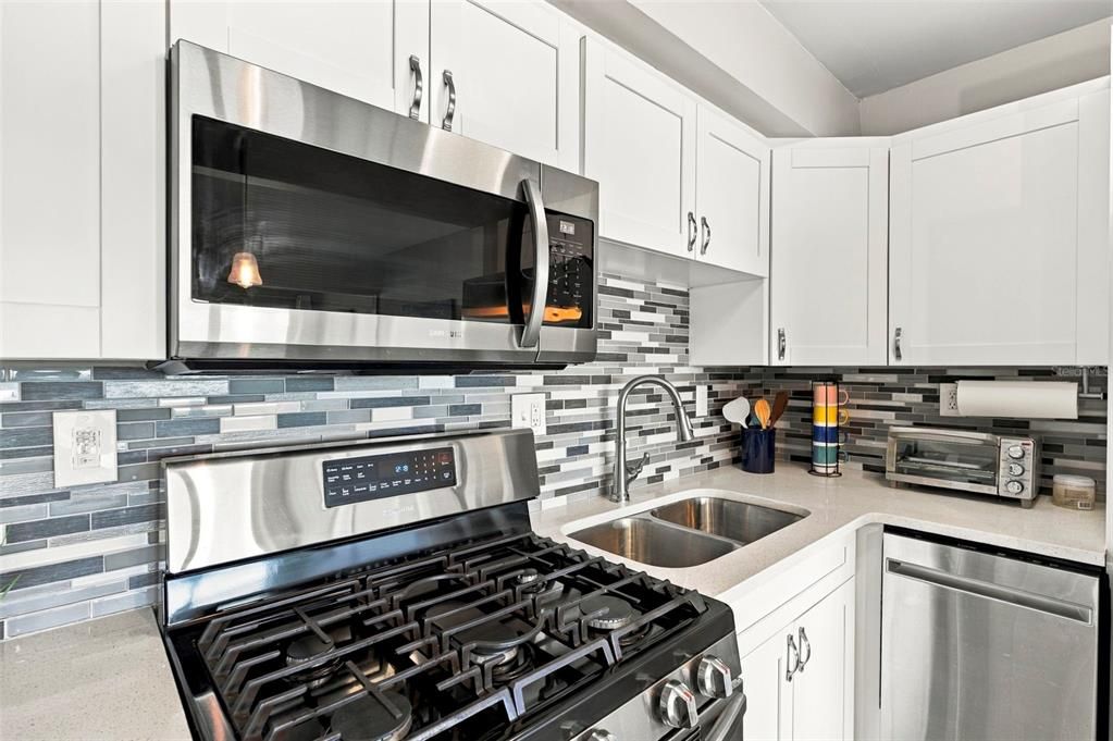 For Sale: $109,500 (1 beds, 1 baths, 790 Square Feet)