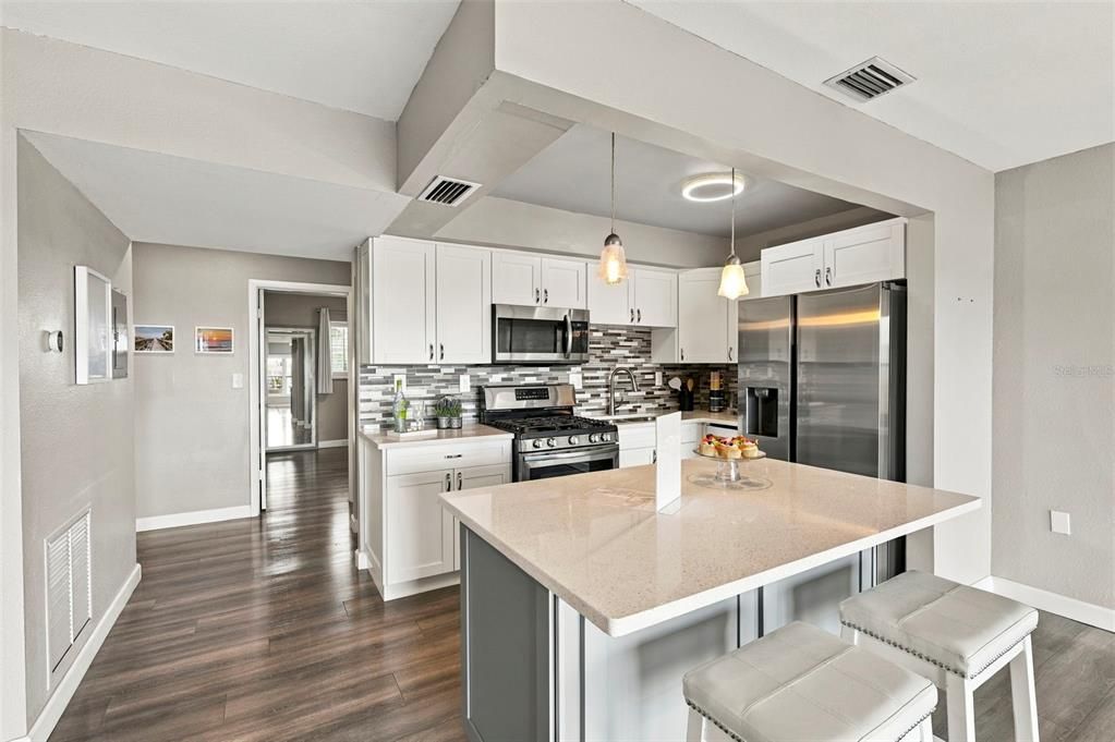 For Sale: $109,500 (1 beds, 1 baths, 790 Square Feet)