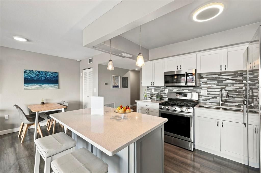 For Sale: $109,500 (1 beds, 1 baths, 790 Square Feet)