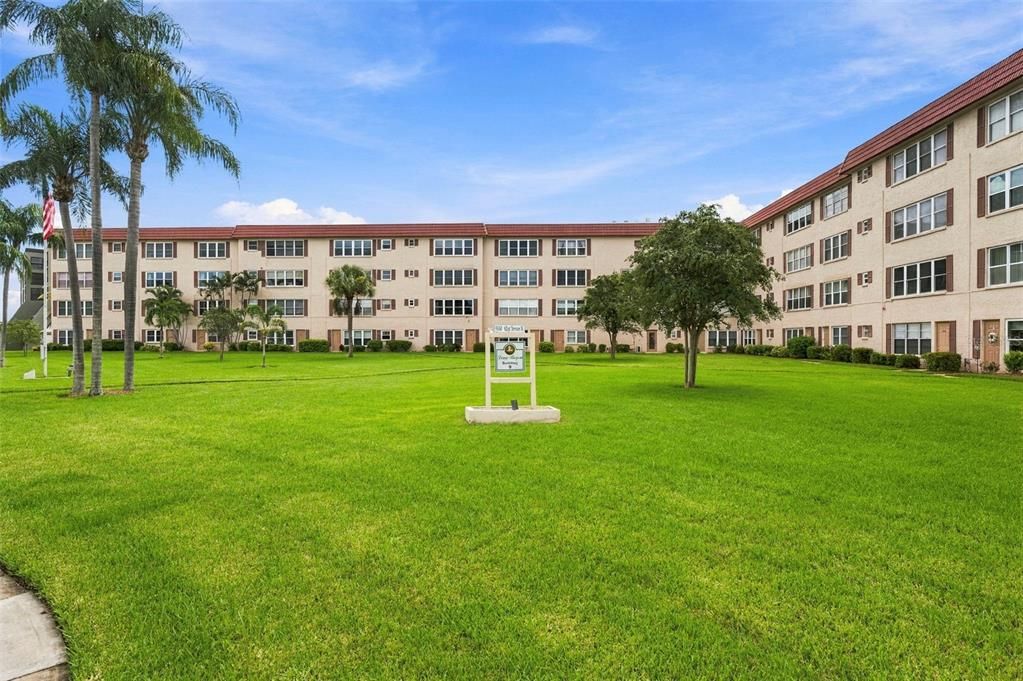 For Sale: $109,500 (1 beds, 1 baths, 790 Square Feet)