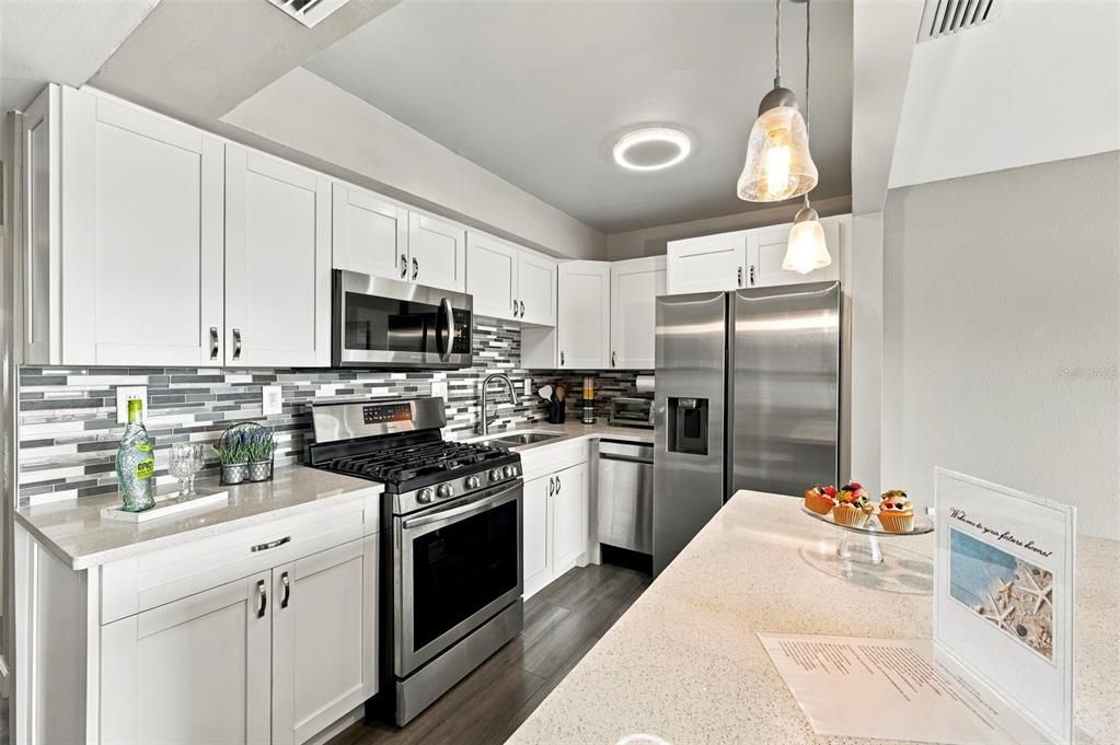 For Sale: $109,500 (1 beds, 1 baths, 790 Square Feet)