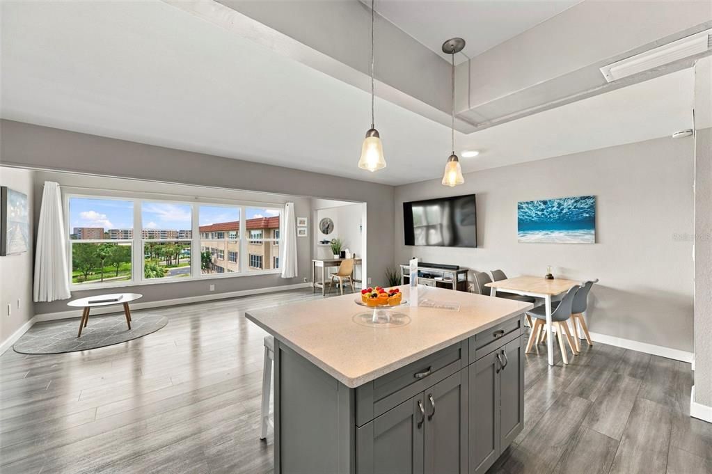 For Sale: $109,500 (1 beds, 1 baths, 790 Square Feet)
