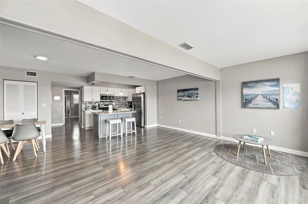 For Sale: $109,500 (1 beds, 1 baths, 790 Square Feet)