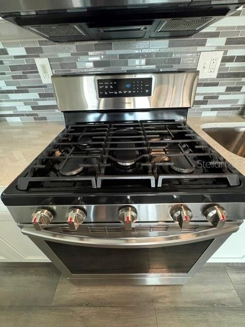 For Sale: $109,500 (1 beds, 1 baths, 790 Square Feet)