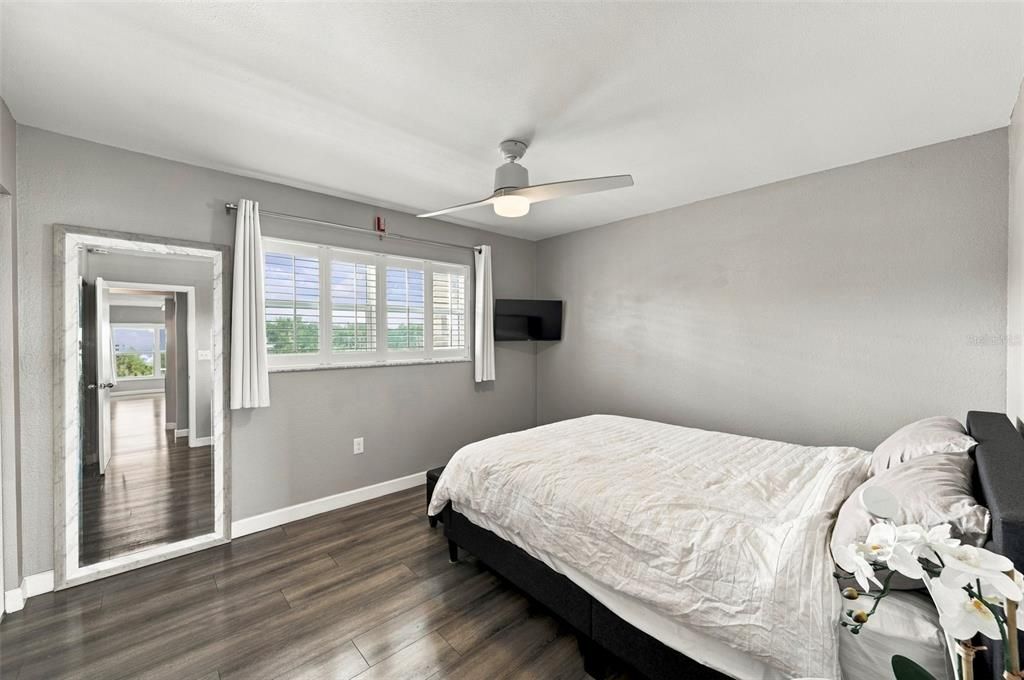 For Sale: $109,500 (1 beds, 1 baths, 790 Square Feet)