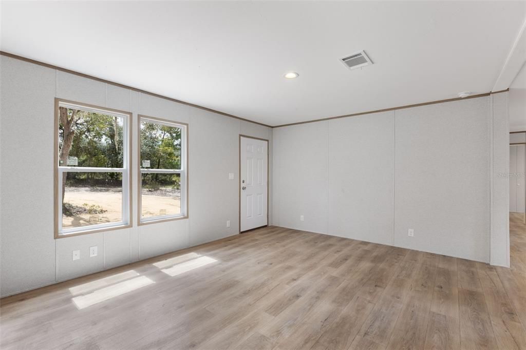 For Sale: $231,500 (4 beds, 2 baths, 1493 Square Feet)