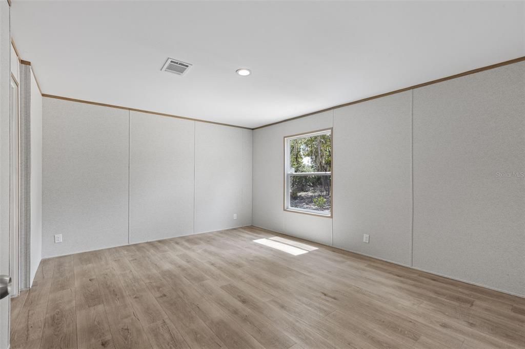 For Sale: $231,500 (4 beds, 2 baths, 1493 Square Feet)