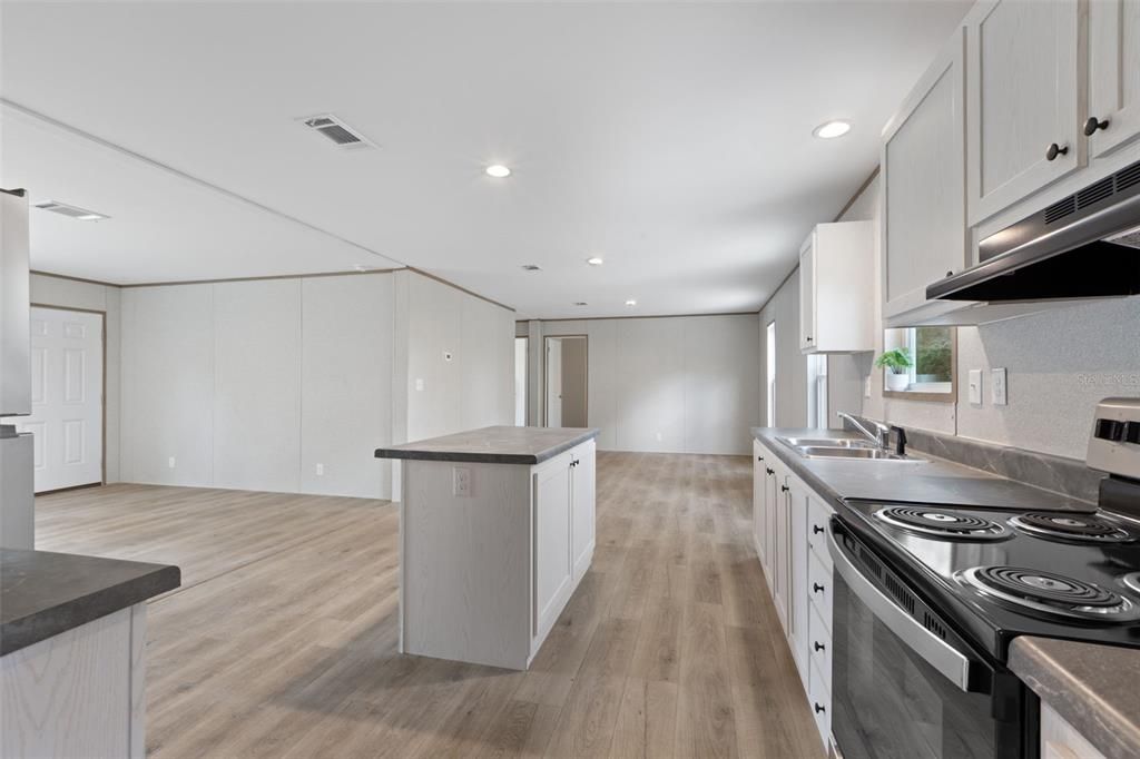 For Sale: $231,500 (4 beds, 2 baths, 1493 Square Feet)