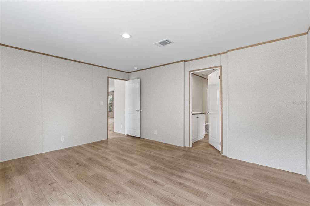 For Sale: $231,500 (4 beds, 2 baths, 1493 Square Feet)