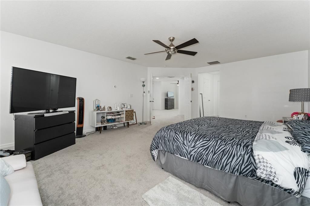 For Sale: $689,900 (5 beds, 3 baths, 3006 Square Feet)