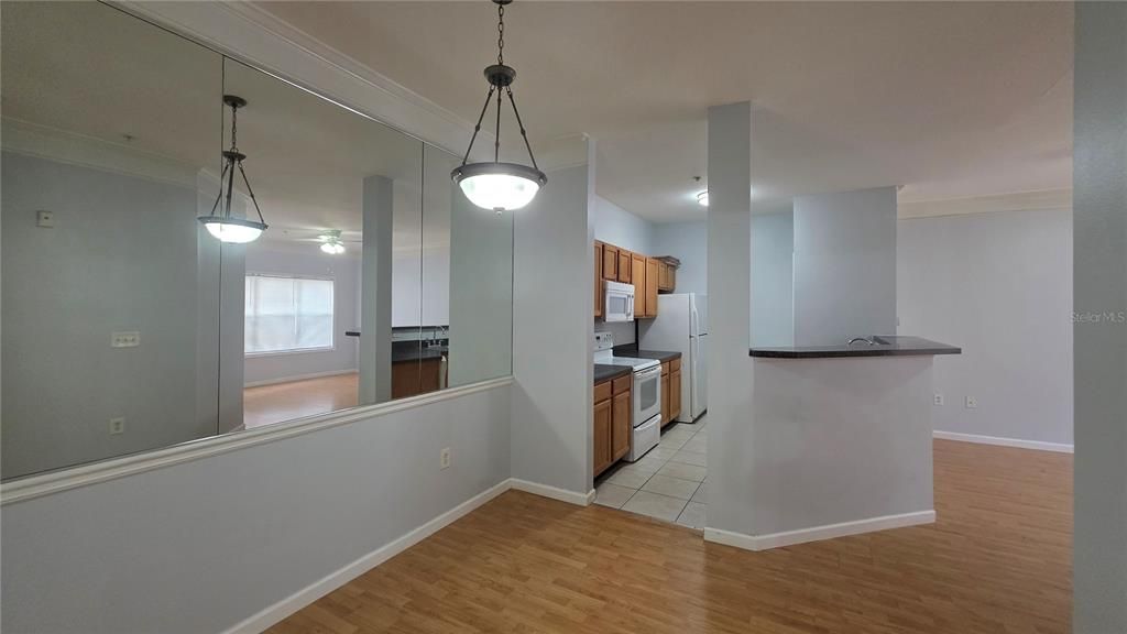 For Rent: $1,300 (1 beds, 1 baths, 794 Square Feet)