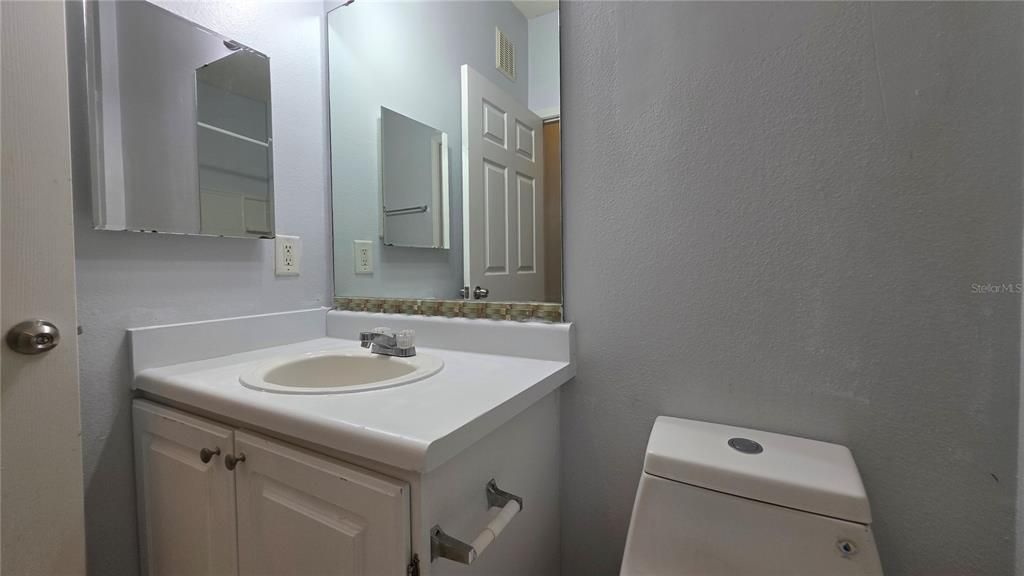 For Rent: $1,300 (1 beds, 1 baths, 794 Square Feet)