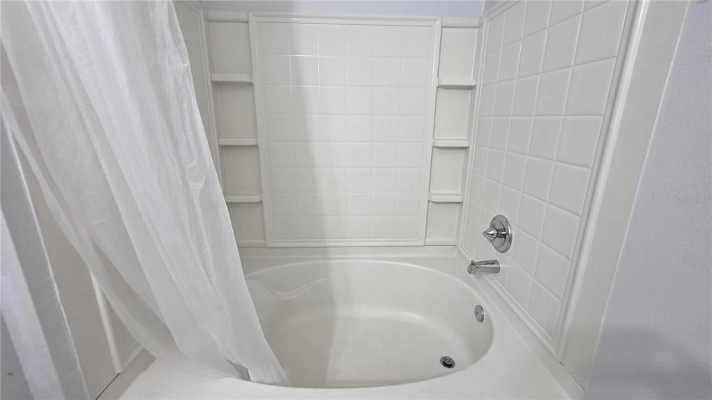 For Rent: $1,300 (1 beds, 1 baths, 794 Square Feet)