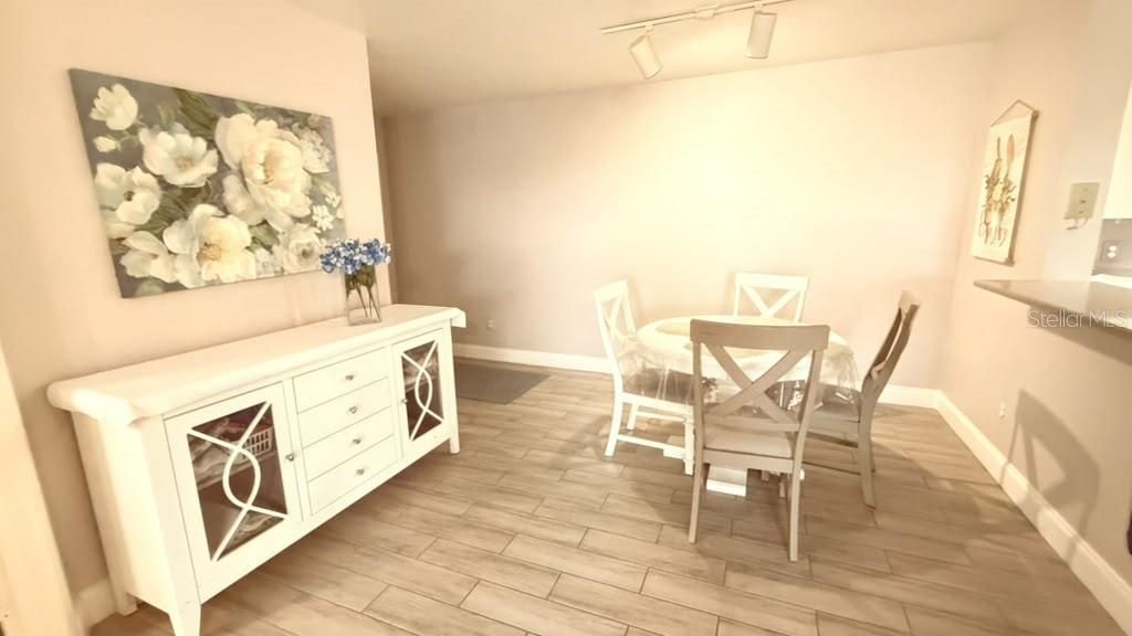 В аренду: $2,500 (4 спален, 2 ванн, 1323 Квадратных фут)