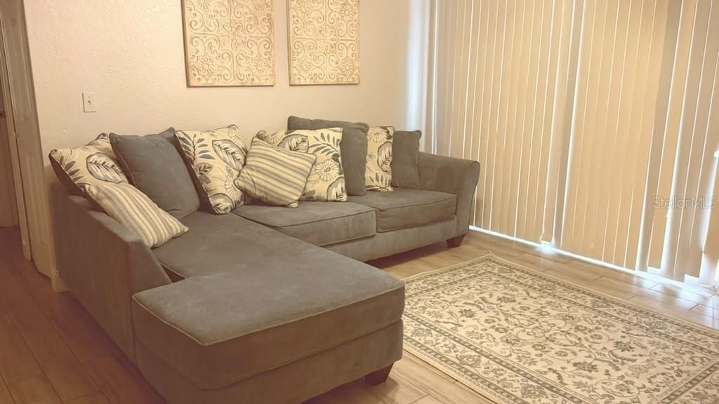 В аренду: $2,500 (4 спален, 2 ванн, 1323 Квадратных фут)
