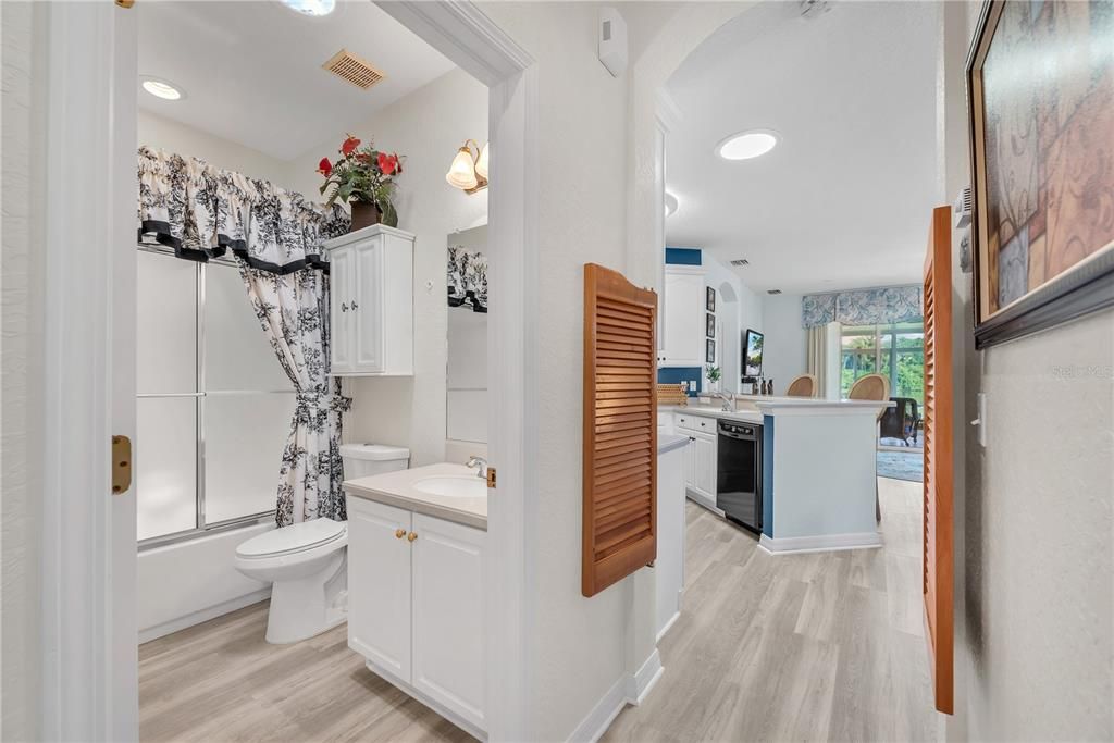 На продажу: $255,000 (2 спален, 2 ванн, 1188 Квадратных фут)