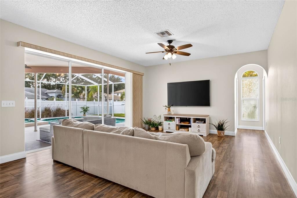 For Sale: $625,000 (4 beds, 3 baths, 2549 Square Feet)