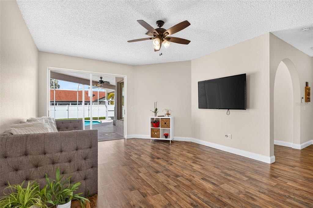 For Sale: $625,000 (4 beds, 3 baths, 2549 Square Feet)