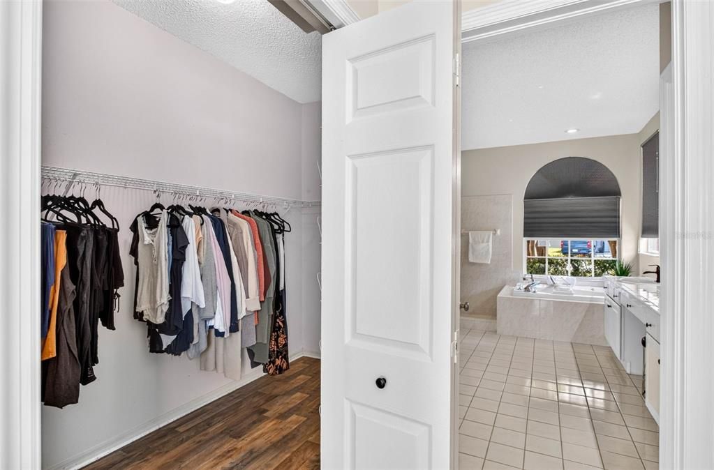 For Sale: $625,000 (4 beds, 3 baths, 2549 Square Feet)