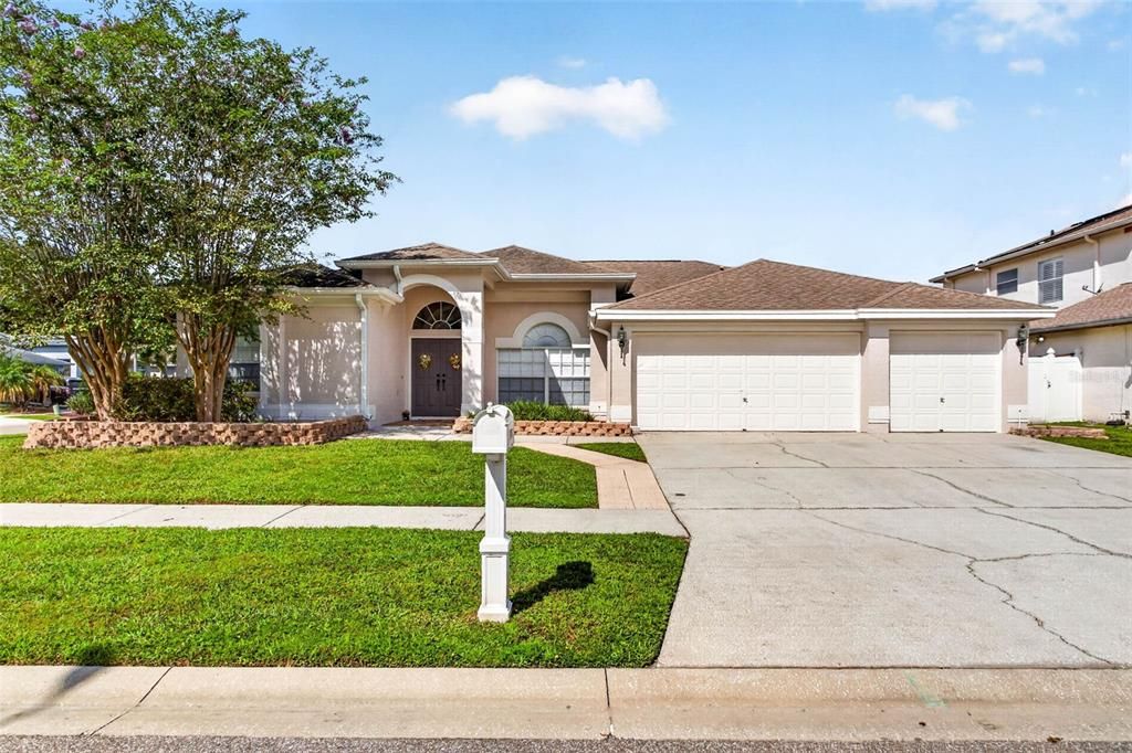 For Sale: $625,000 (4 beds, 3 baths, 2549 Square Feet)