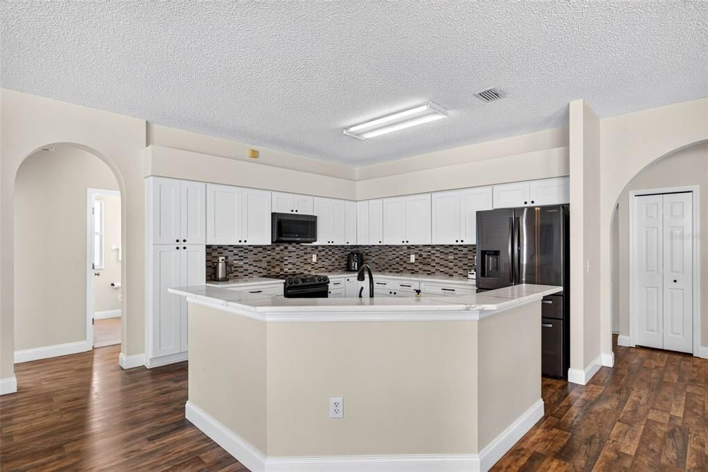 For Sale: $625,000 (4 beds, 3 baths, 2549 Square Feet)