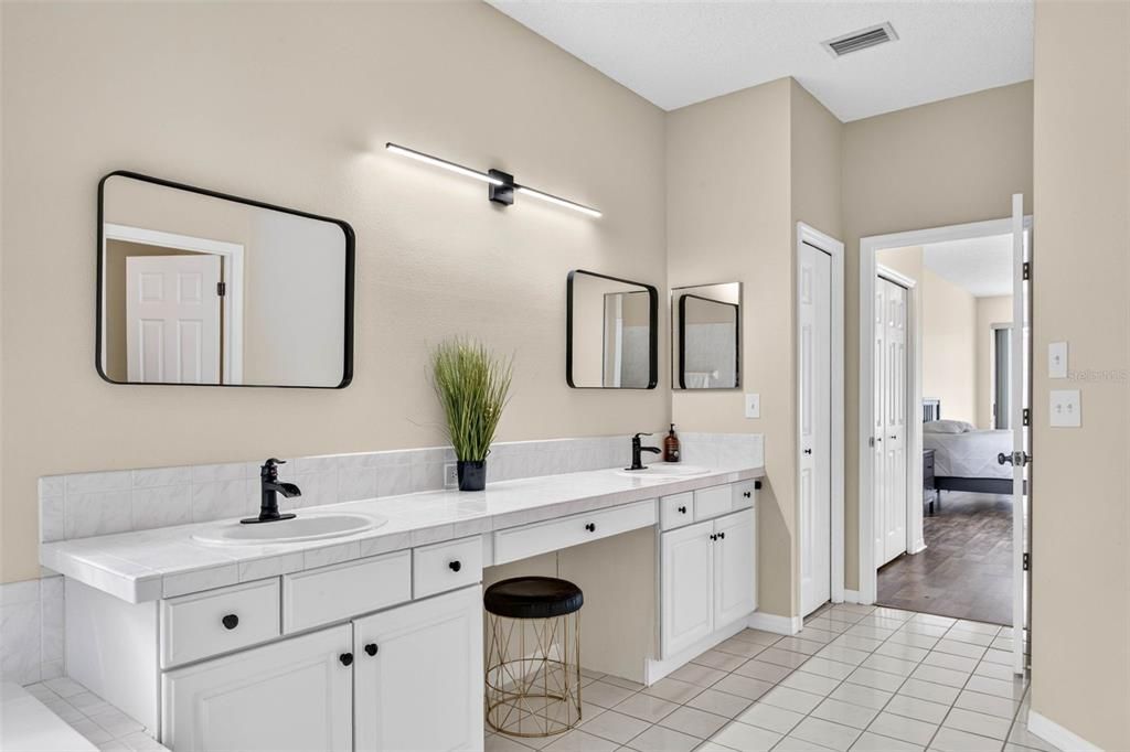 For Sale: $625,000 (4 beds, 3 baths, 2549 Square Feet)