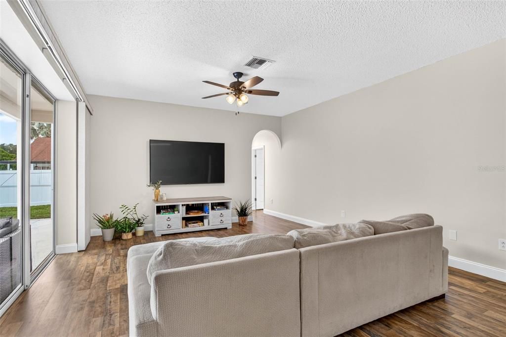For Sale: $625,000 (4 beds, 3 baths, 2549 Square Feet)