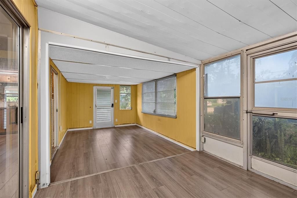 For Sale: $99,000 (2 beds, 1 baths, 672 Square Feet)